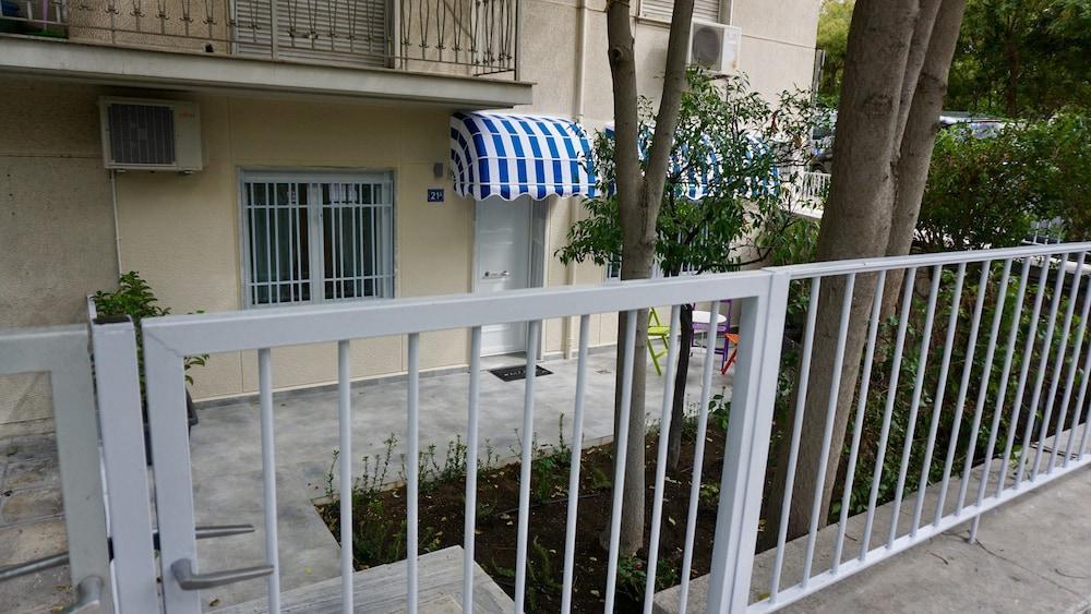 Stylish Apartment With Patio, 5Min To Metro Athens Exterior photo