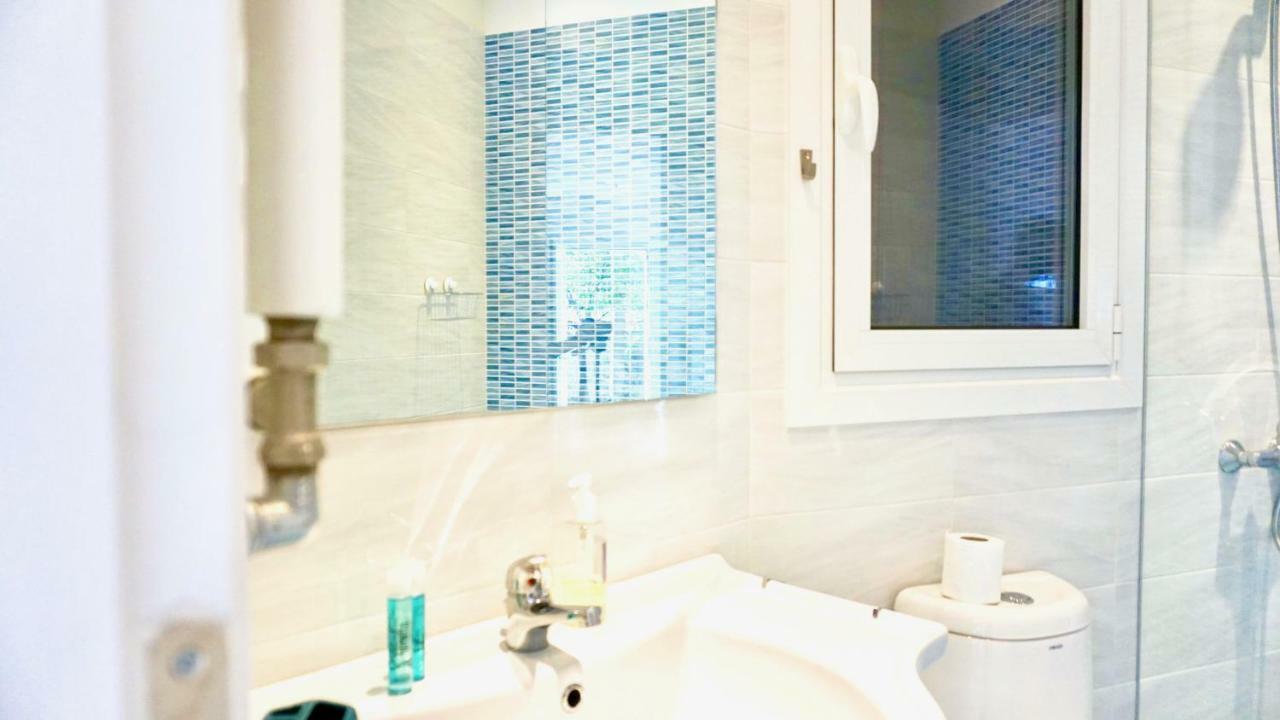 Stylish Apartment With Patio, 5Min To Metro Athens Exterior photo