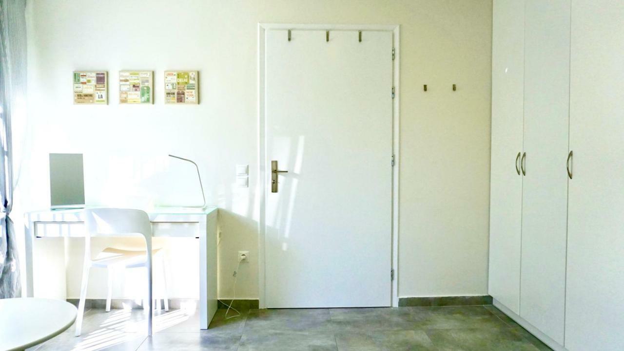 Stylish Apartment With Patio, 5Min To Metro Athens Exterior photo
